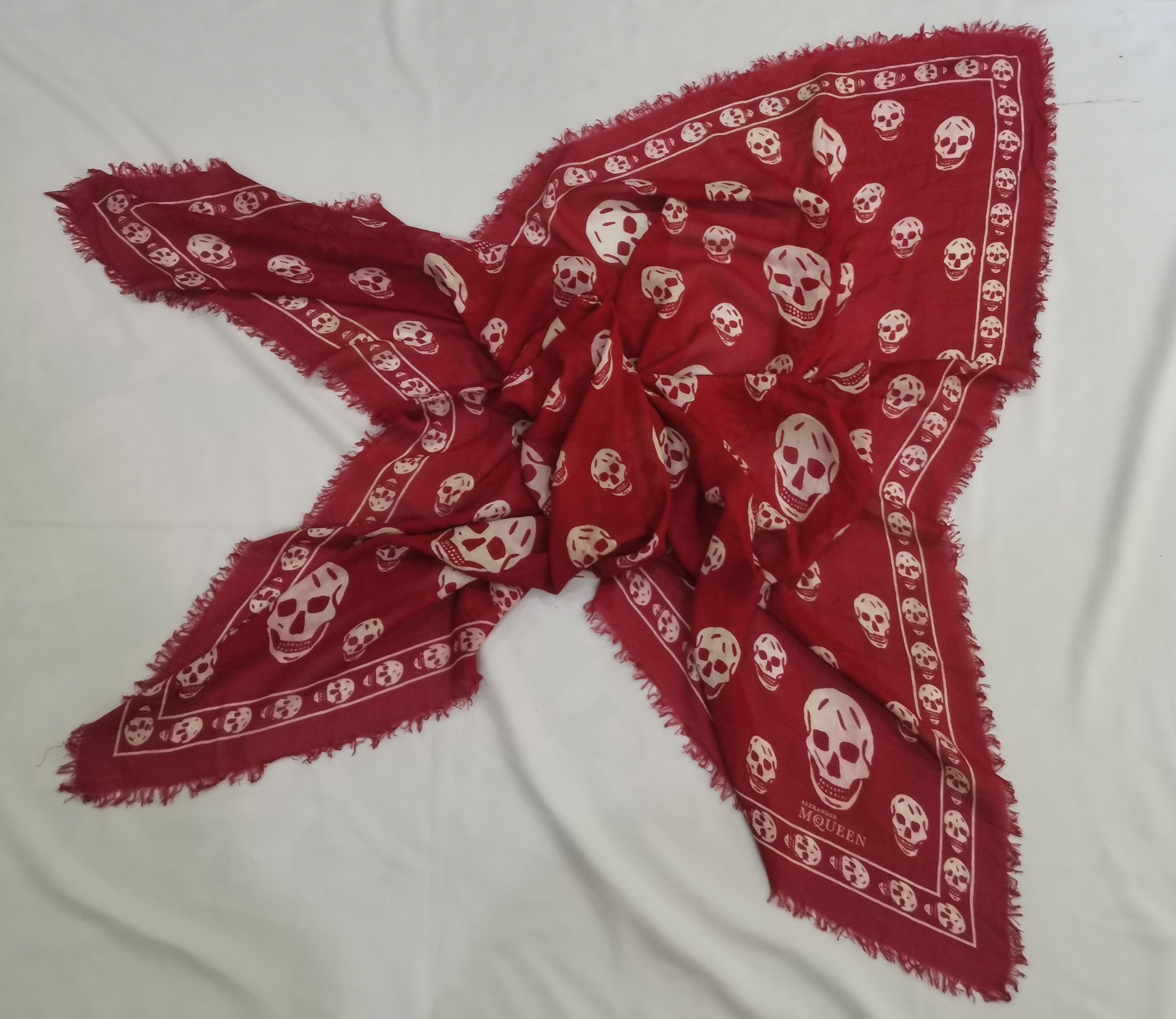 Alexander McQueen × Designer × Vintage Rare vintage Alexander Mc Queen scarves skull design Size ONE SIZE - 3 Thumbnail