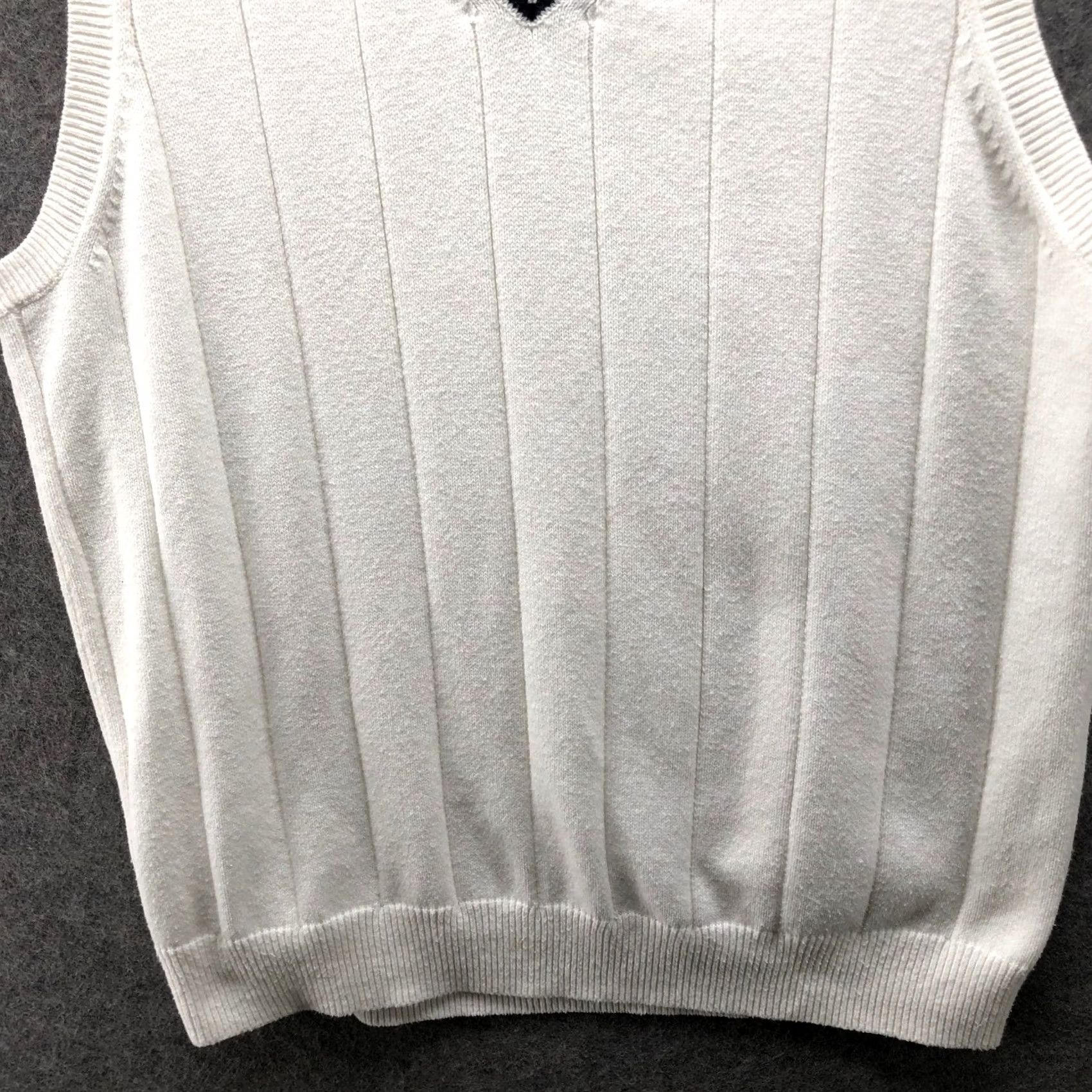 Uniqlo Uniqlo V-Neck Cricket Vest Mens L White Preppy Knit Sleeveless Tank Shirt Size US L / EU 52-54 / 3 - 4 Thumbnail