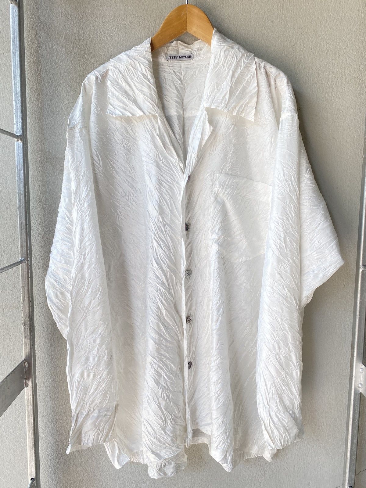 Issey Miyake ISSEY MIYAKE White Crinkle Shirt. Size ONE SIZE - 8 Thumbnail