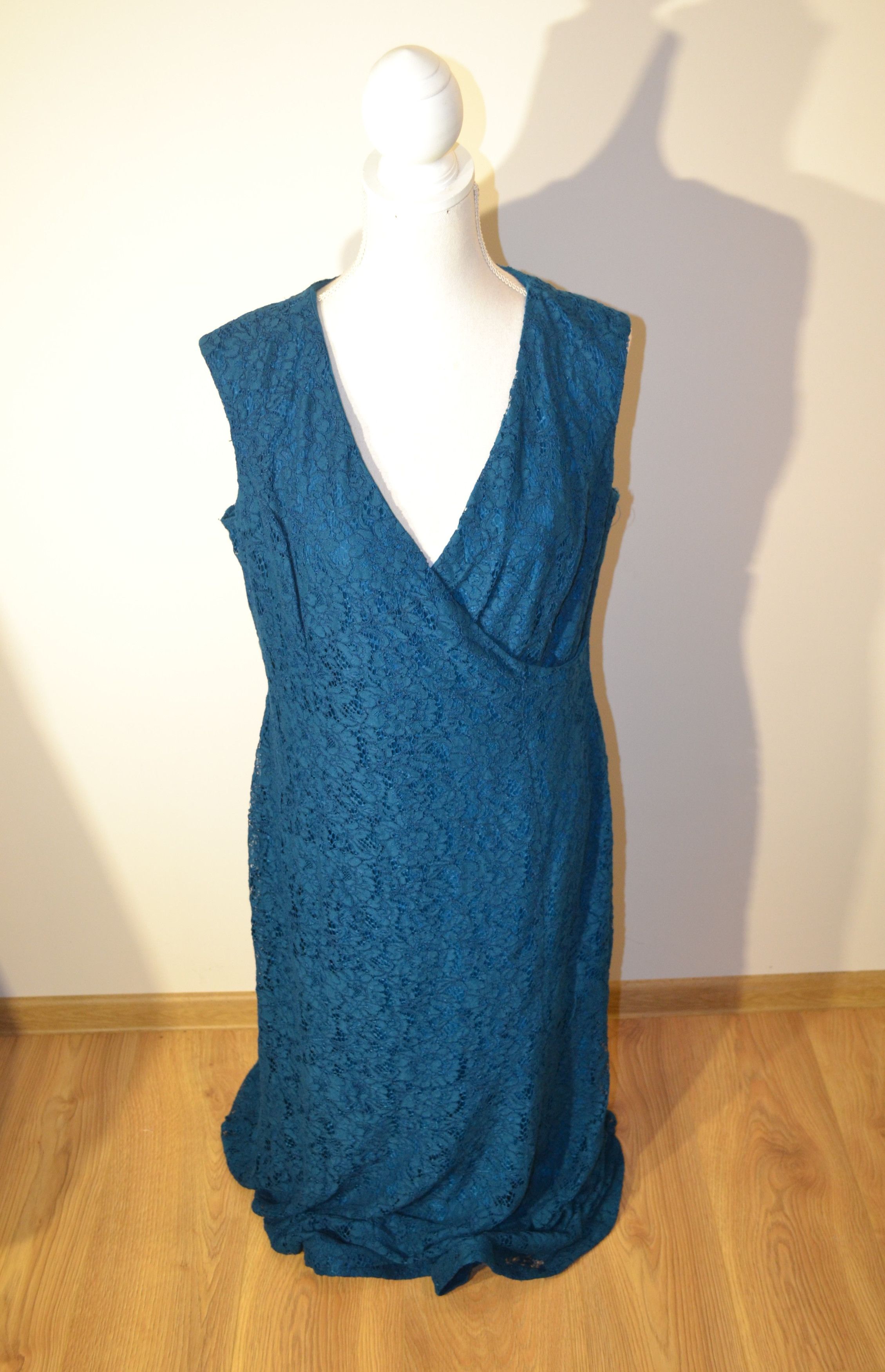 chinese dress ladies Lauren by Ralph Lauren Women's Galinda Lace-Bodice Sheath Dress (4, Navy)  at Amazon Women's Clothing store