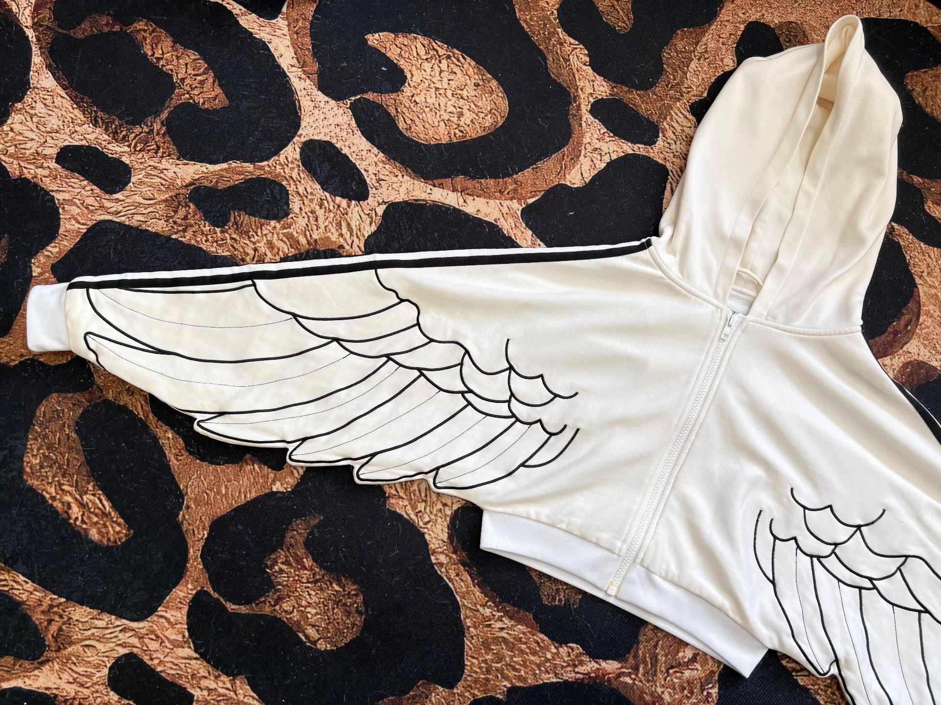 Adidas Jeremy Scott x Adidas Wings short batwing hoodie36 Size XS / US 0-2 / IT 36-38 - 7 Thumbnail