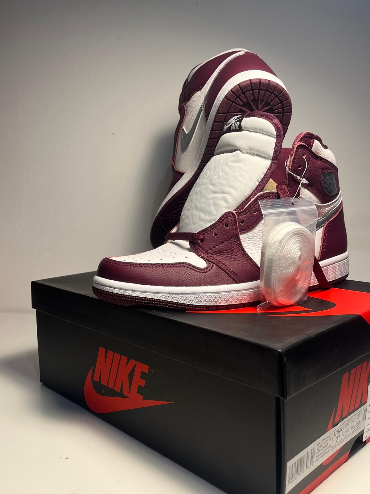 Nike Jordan 1 Retro High OG Bordeaux 40.5 Size US 7.5 / EU 40-41 - 4 Thumbnail