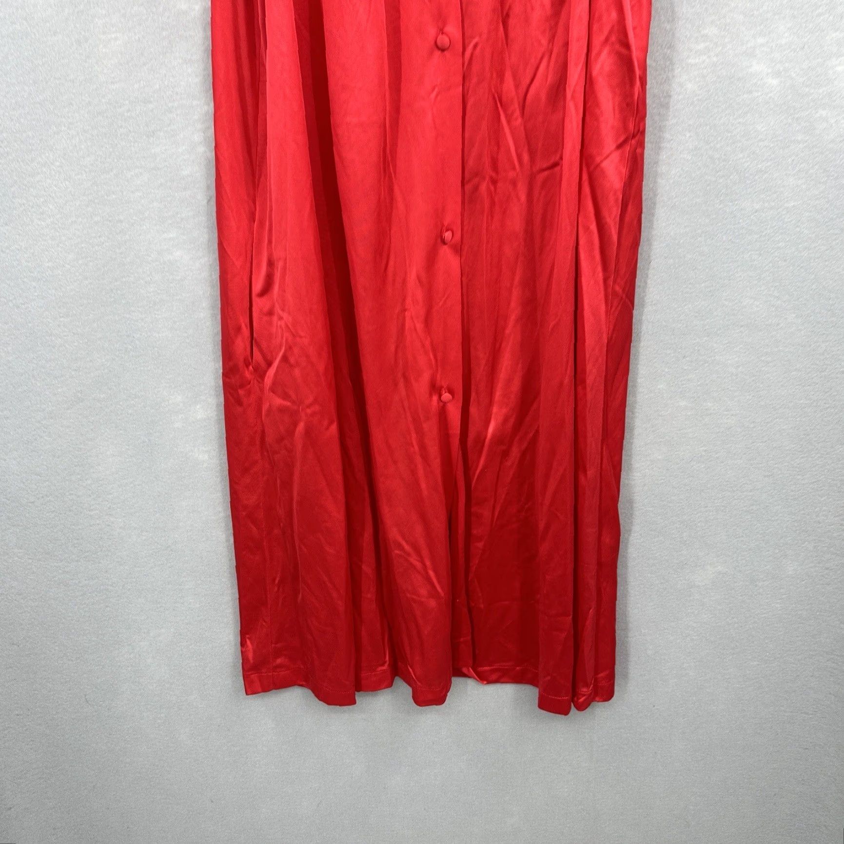 Vintage VINTAGE Vanity Fair Robe Womens M Red Button Up Pocket USA Embroidered Trim 1970s Mod/GoGo Size ONE SIZE - 3 Thumbnail