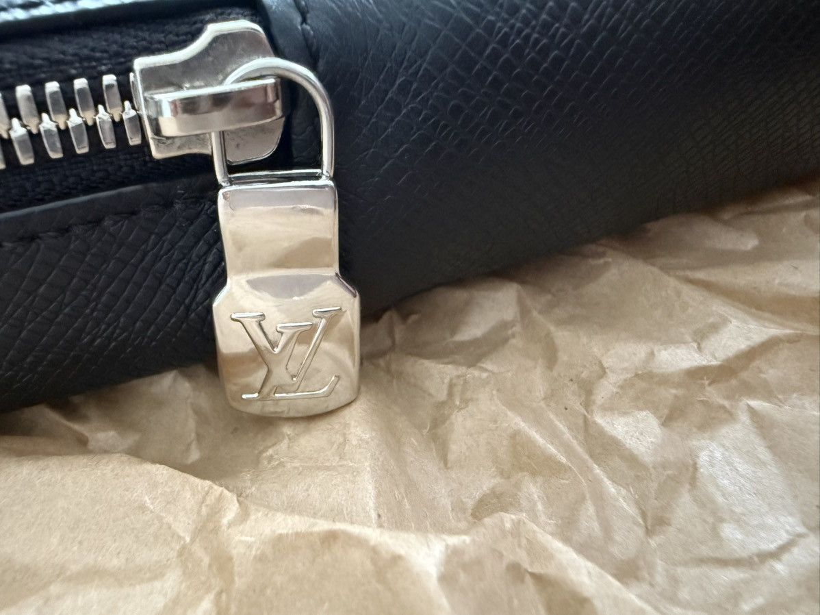 Louis Vuitton Louis Vuitton Outdoor Slingbag Taigarama Black M30741 Size ONE SIZE - 8 Thumbnail