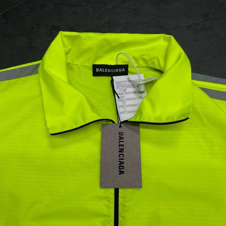 Balenciaga Balenciaga size 39 Fluorescent yellow black and white patc Size US L / EU 52-54 / 3 - 3 Thumbnail