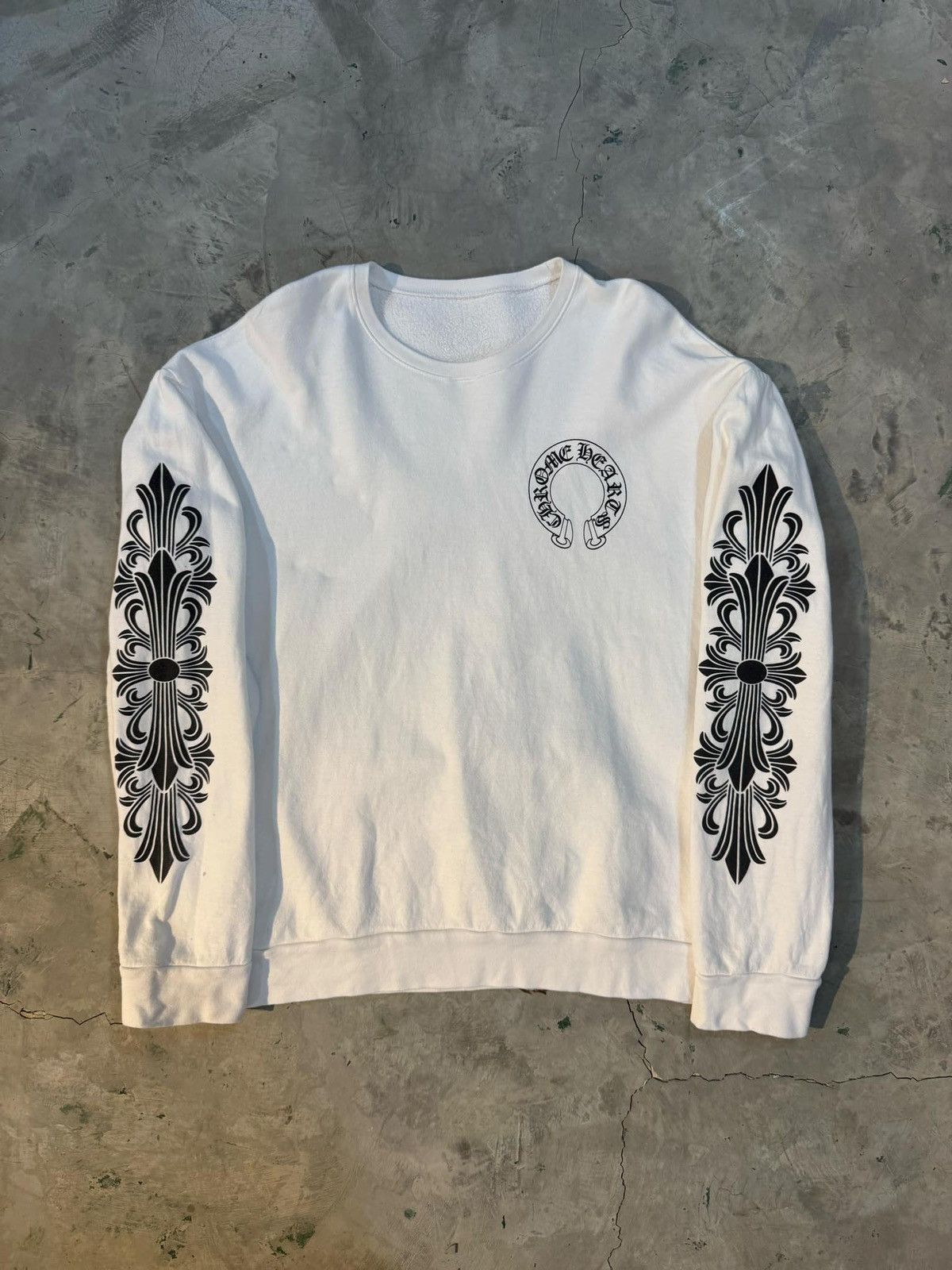 Chrome Hearts Chrome Hearts Horseshoe Floral White Crewneck Size US XL / EU 56 / 4 - 2 Thumbnail