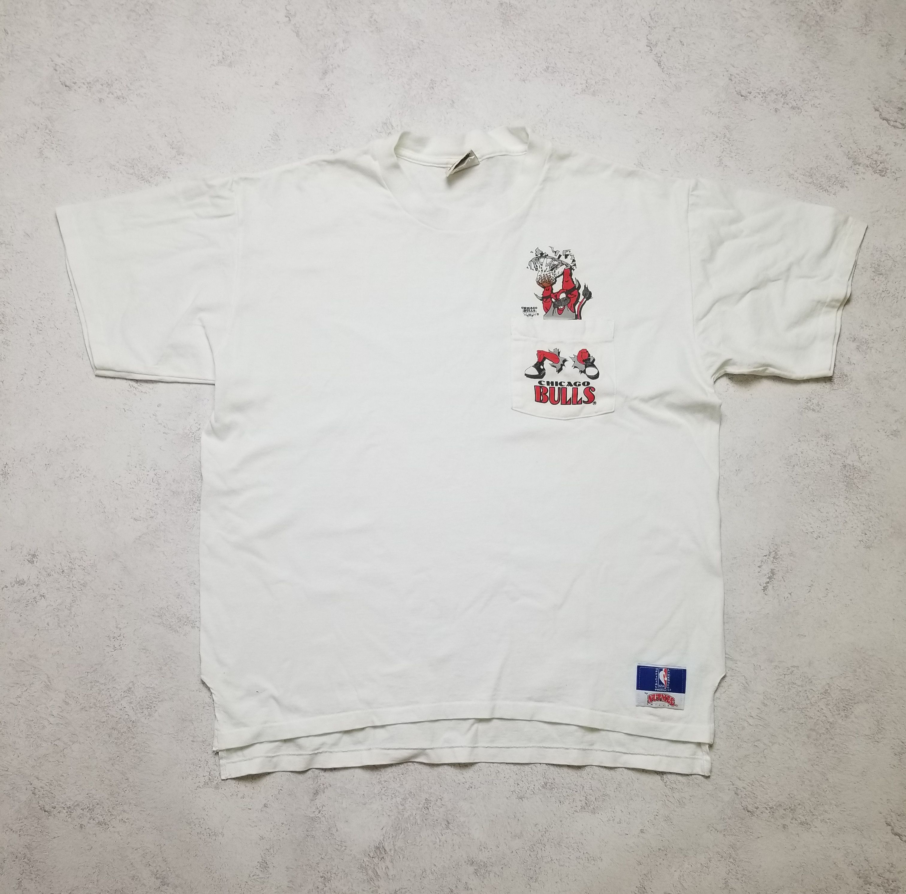 Nutmeg Vintage Chicago Bulls Nutmeg Mills Pocket Shirt Size US L / EU 52-54 / 3 - 1 Thumbnail