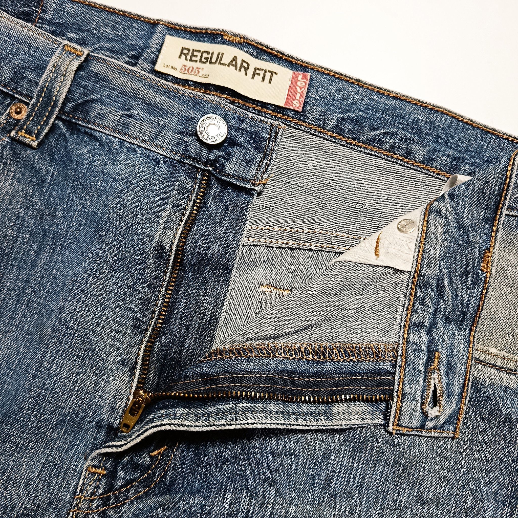 Levi's Vintage Levi’s 505 Regular Fit Denim Jeans Size US 36 / EU 52 - 5 Thumbnail