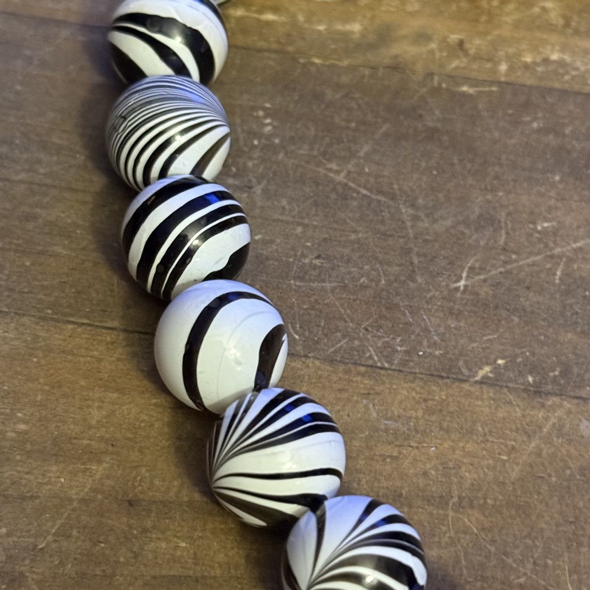 Vintage Vintage white and black striped bead collar necklace Size ONE SIZE - 4 Thumbnail