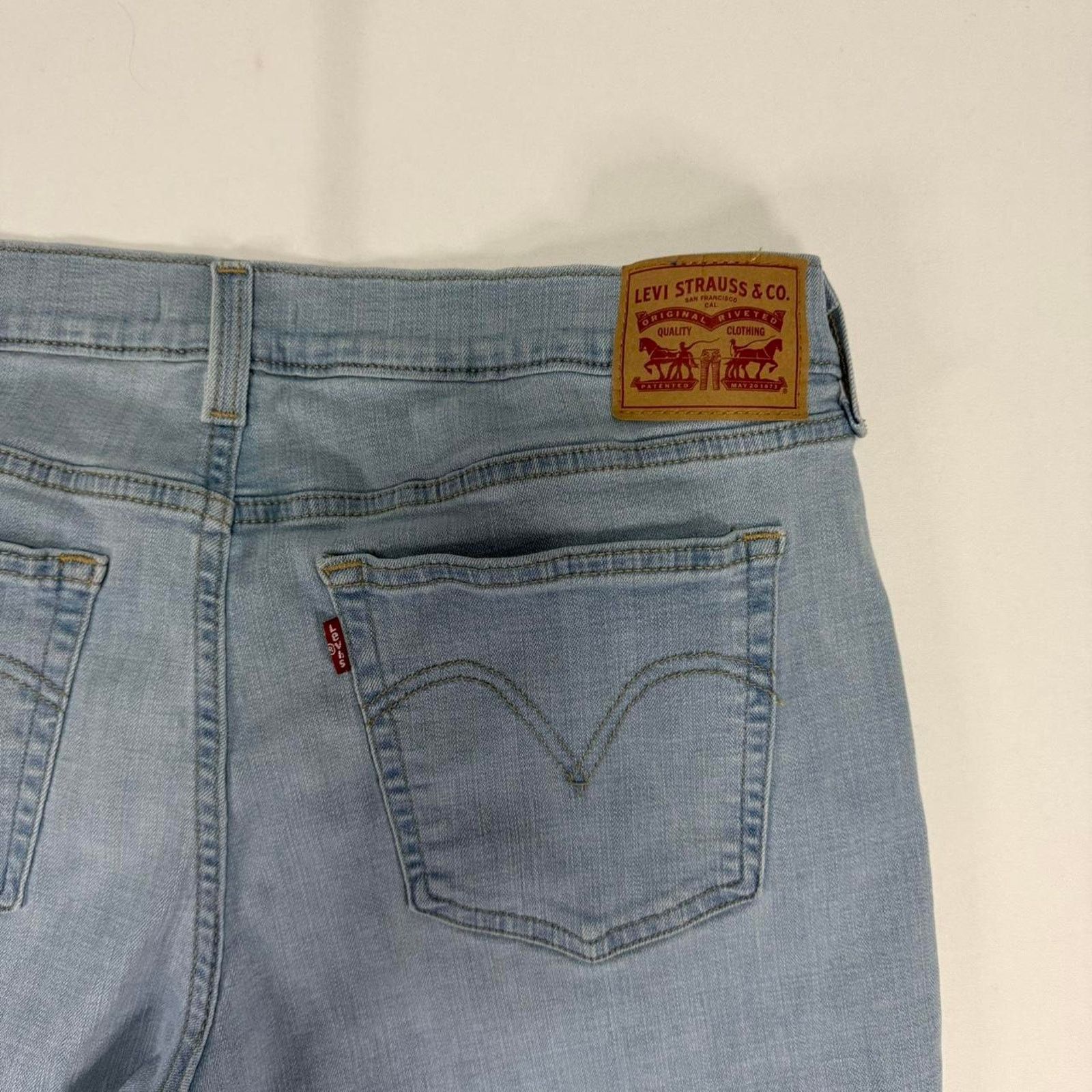 Levi's Levi’s Women’s Boyfriend Jeans In Size 33 Size 33" - 4 Thumbnail