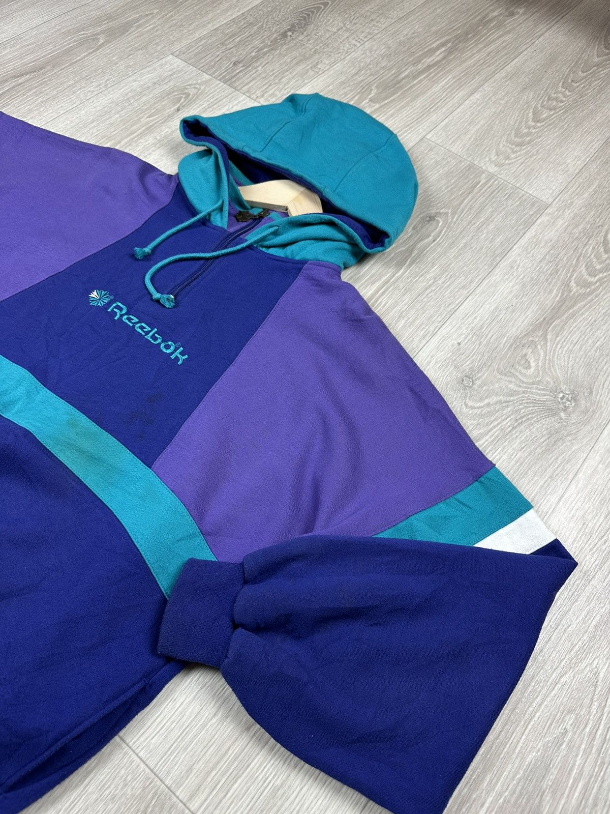 Reebok × Vintage Rare Vintage Reebok Central Logo Hoodie Size US L / EU 52-54 / 3 - 4 Thumbnail