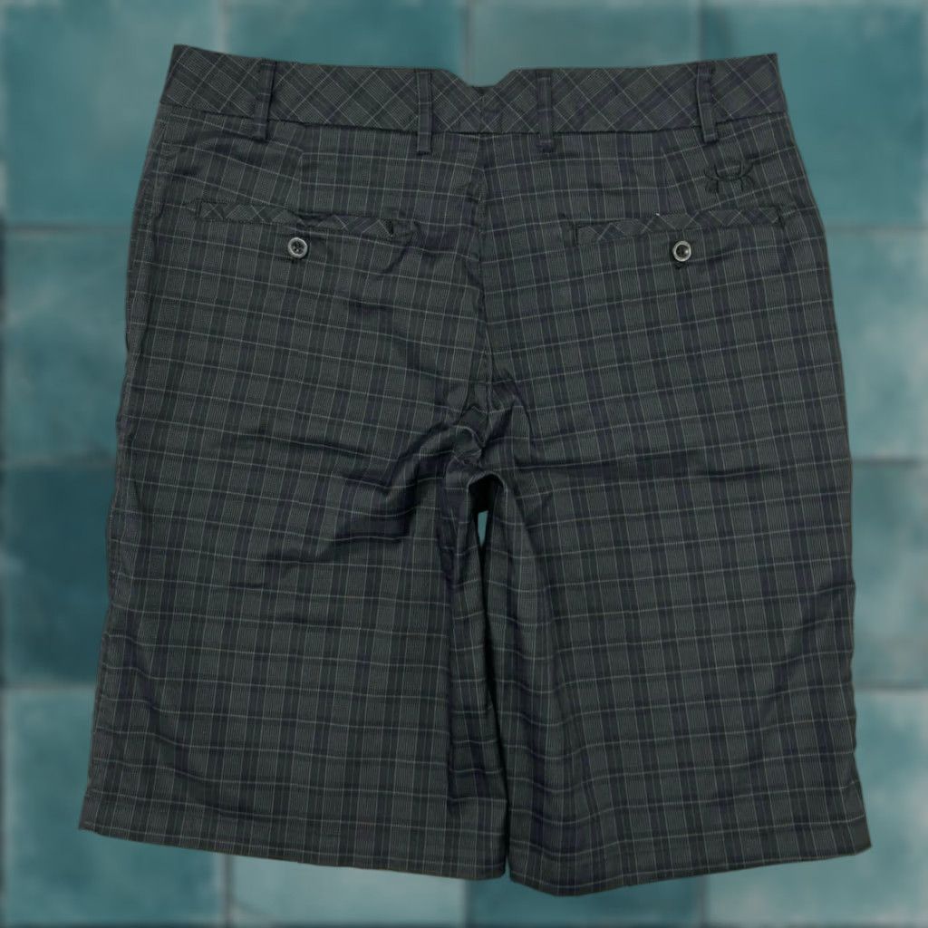 Under Armour Under Armour Shorts Gray Plaid Mens 32 Contoured Back Waist Stretch Chino Golf Shorts Size US 32 / EU 48 - 1 Thumbnail