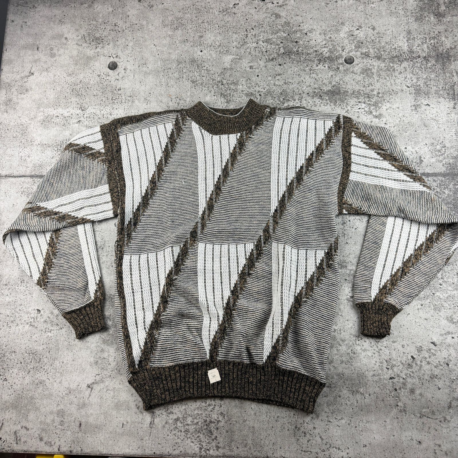 New Era Vintage Pattern Sweater New Era USA Made Deadstock Size L Size US L / EU 52-54 / 3 - 1 Thumbnail
