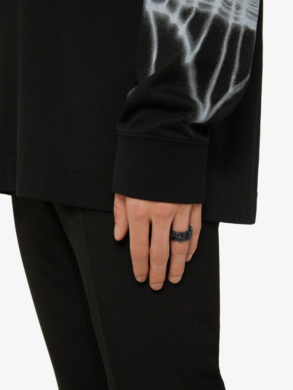 Givenchy o1srvl11e1124 Size:52 / G Chain Enamel Ring in Black Size ONE SIZE - 3 Thumbnail