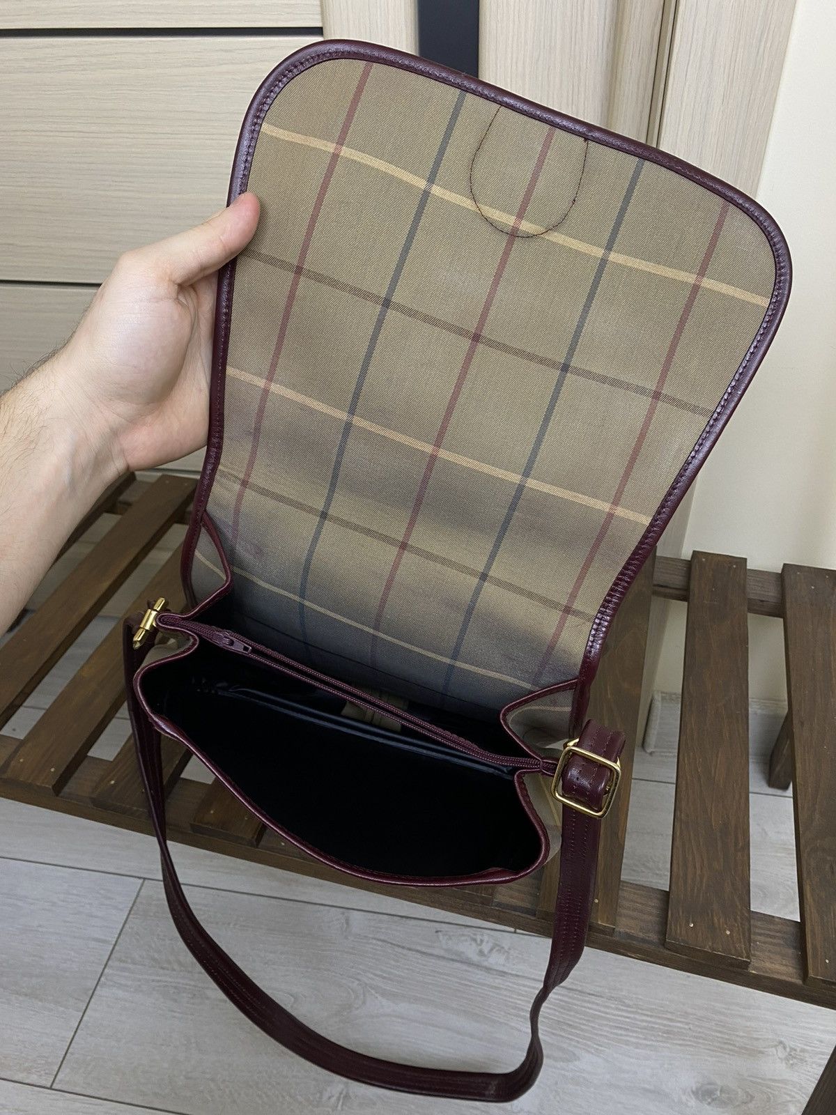 Burberry Vintage Burberry Canvass Check Messenger Bag Real Leather Size ONE SIZE - 20 Thumbnail