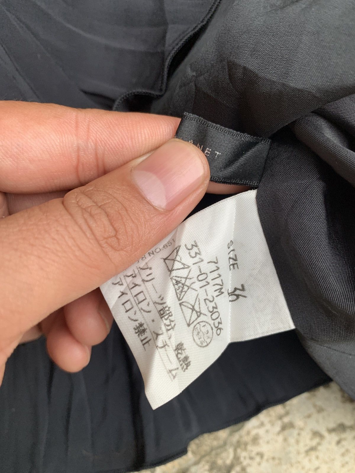 Japanese Brand × Pleats Please Issey Miyake 1990s Interplanet Japan Black Pleated Midi Skirt Size 26" / US 2 / IT 38 - 10 Thumbnail