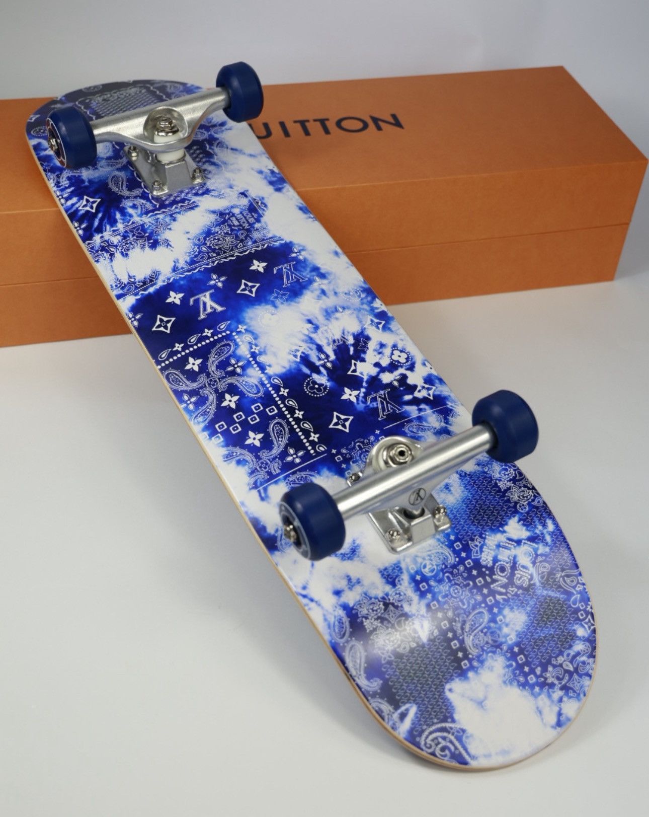 Louis Vuitton × Virgil Abloh BANDANA PRINT SKATE BOARD Size ONE SIZE - 8 Thumbnail