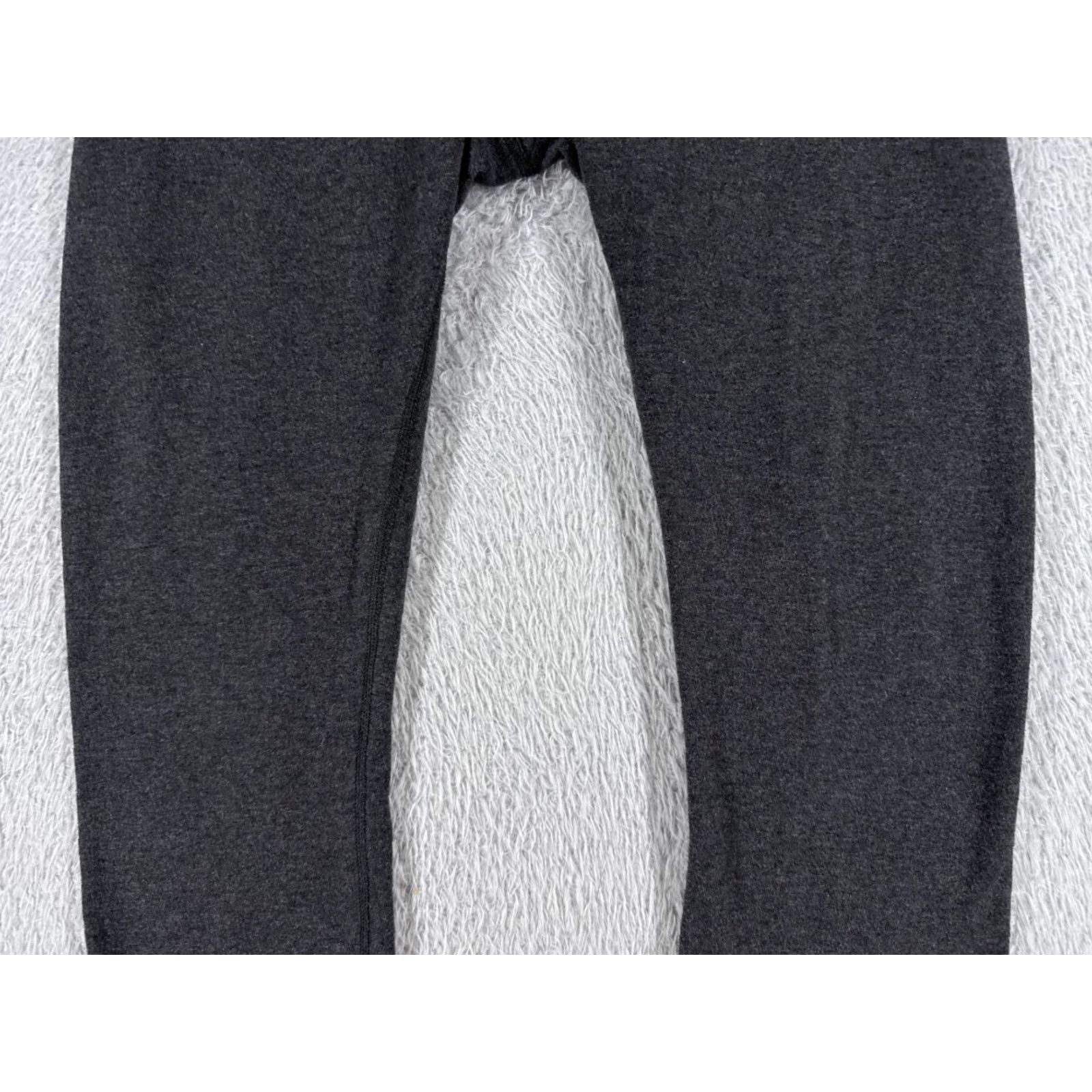 Lululemon Lululemon Pants Womens 8 Gray Wunder Under Low Rise Crop 20" Yoga Gym Cropped Leggings Pockets 8 Gray Activewear Womens Size 30" / US 8 / IT 44 - 3 Thumbnail