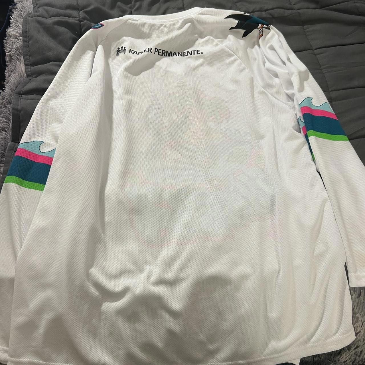 NHL NHL Men's White and Multi Shirt Size US M / EU 48-50 / 2 - 4 Thumbnail
