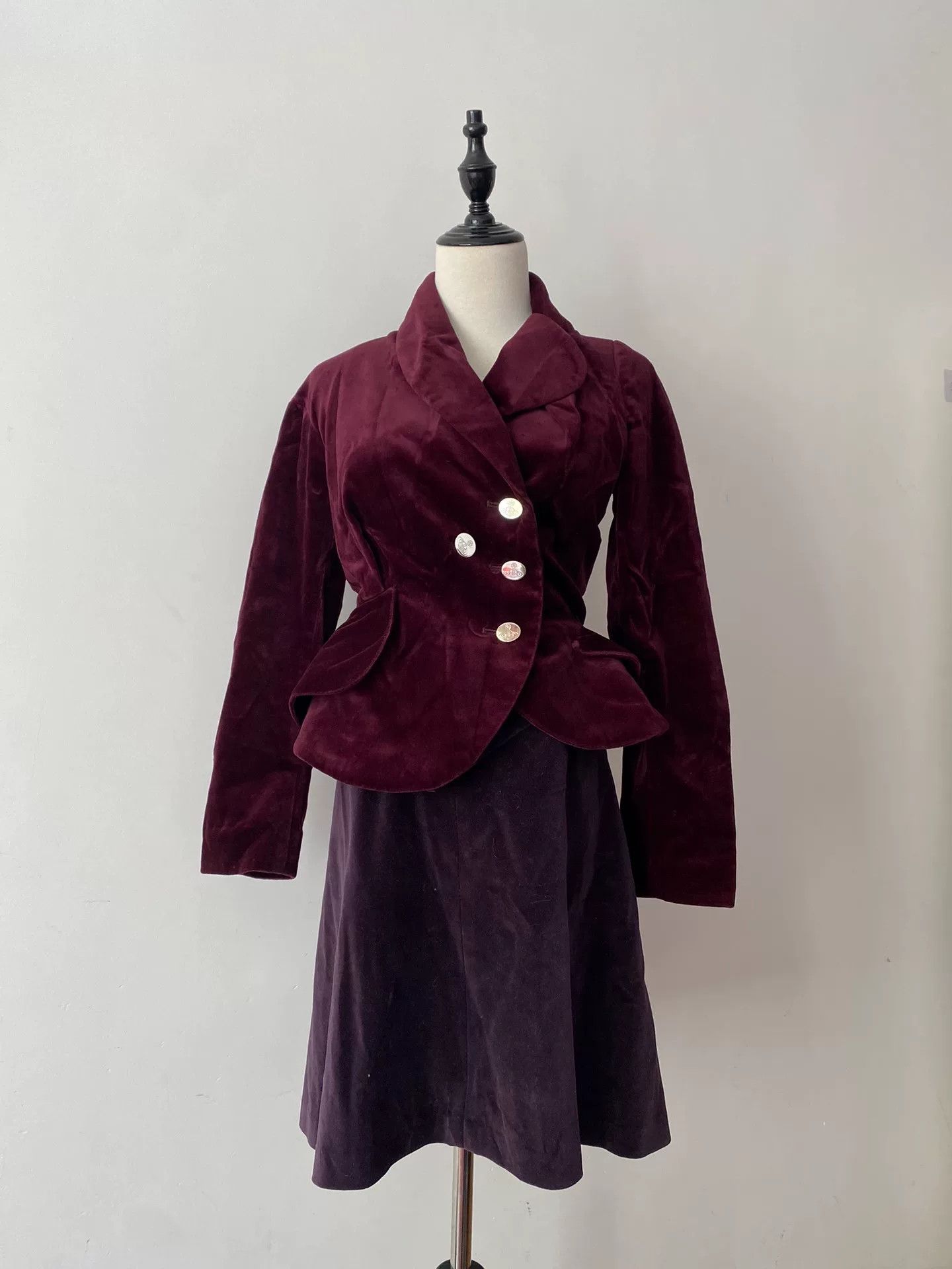 Vivienne Westwood vivienne westwood burgundy velvet blazer outfit Size M / US 6-8 / IT 42-44 - 1 Thumbnail