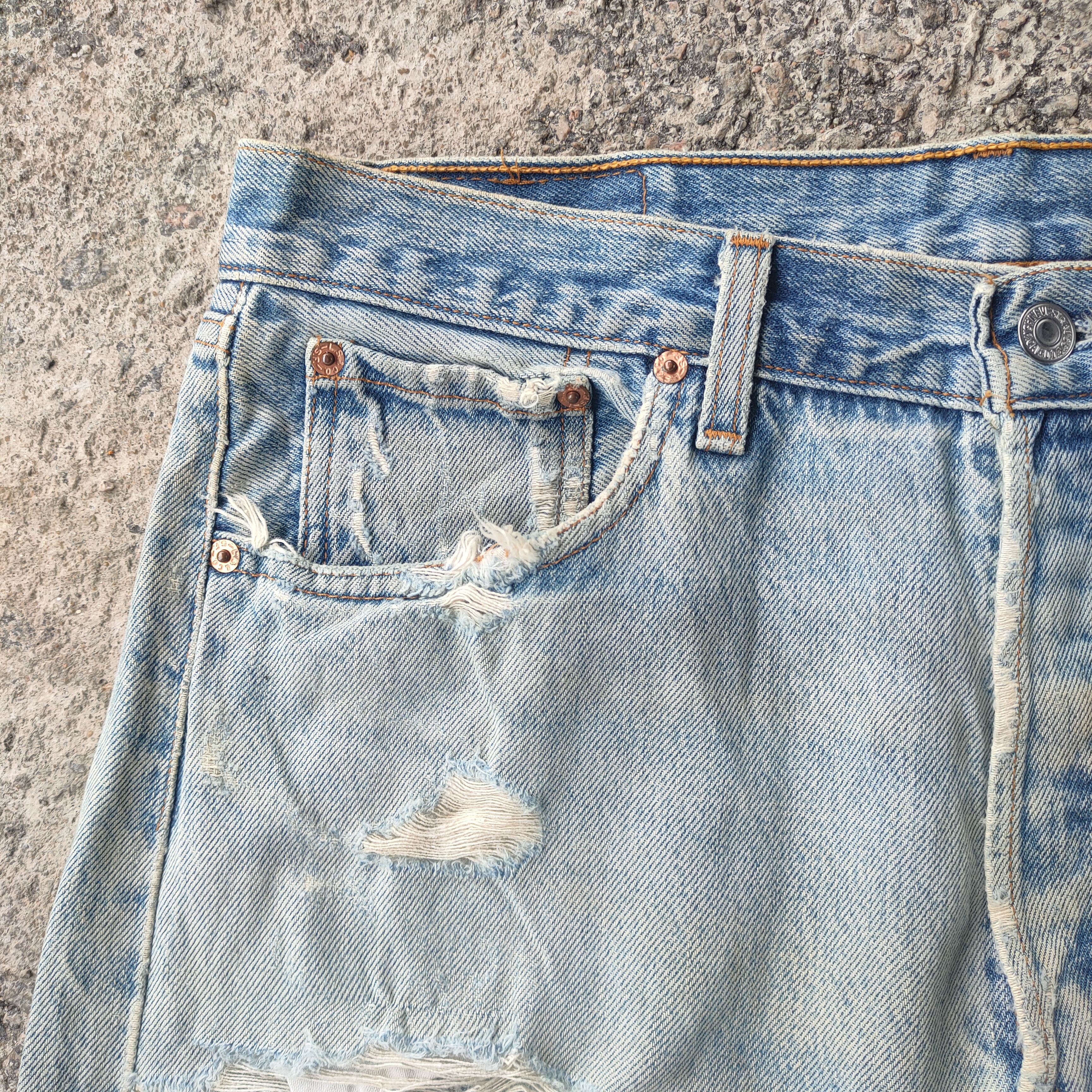Levi's Vintage Clothing VINTAGE 97' LEVI'S 501 USA RIPPED FADED JEANS DENIM PANTS Size US 34 / EU 50 - 15 Thumbnail