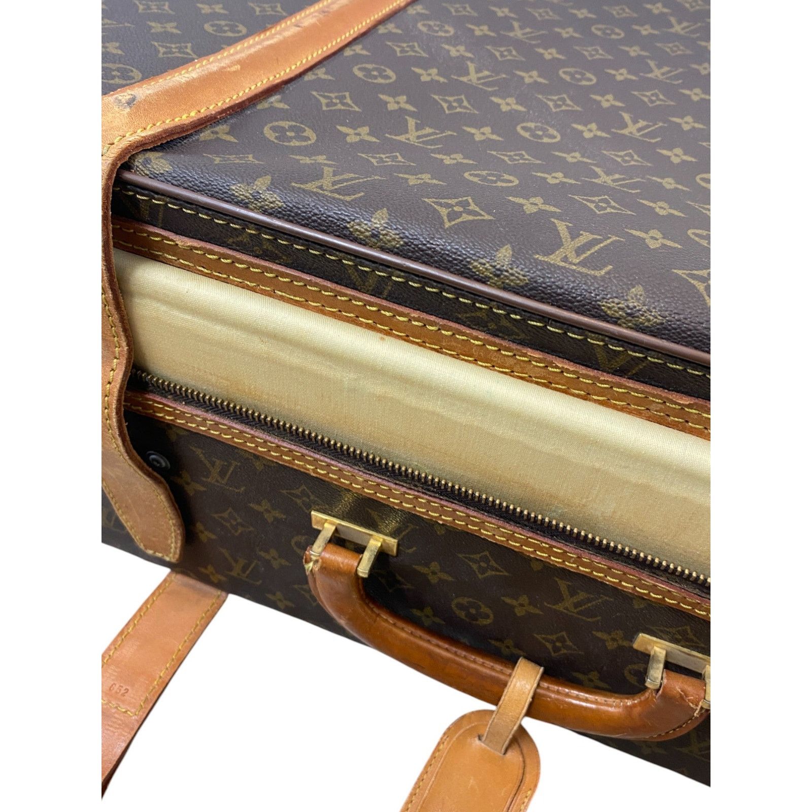 Louis Vuitton Monogram Leather Suitcase Size ONE SIZE - 12 Thumbnail