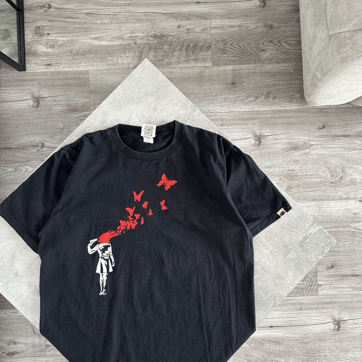 Japanese Brand Vintage 90s Girl Butterfly Suicide abstract tee Banksy y2k Size US L / EU 52-54 / 3 - 3 Thumbnail