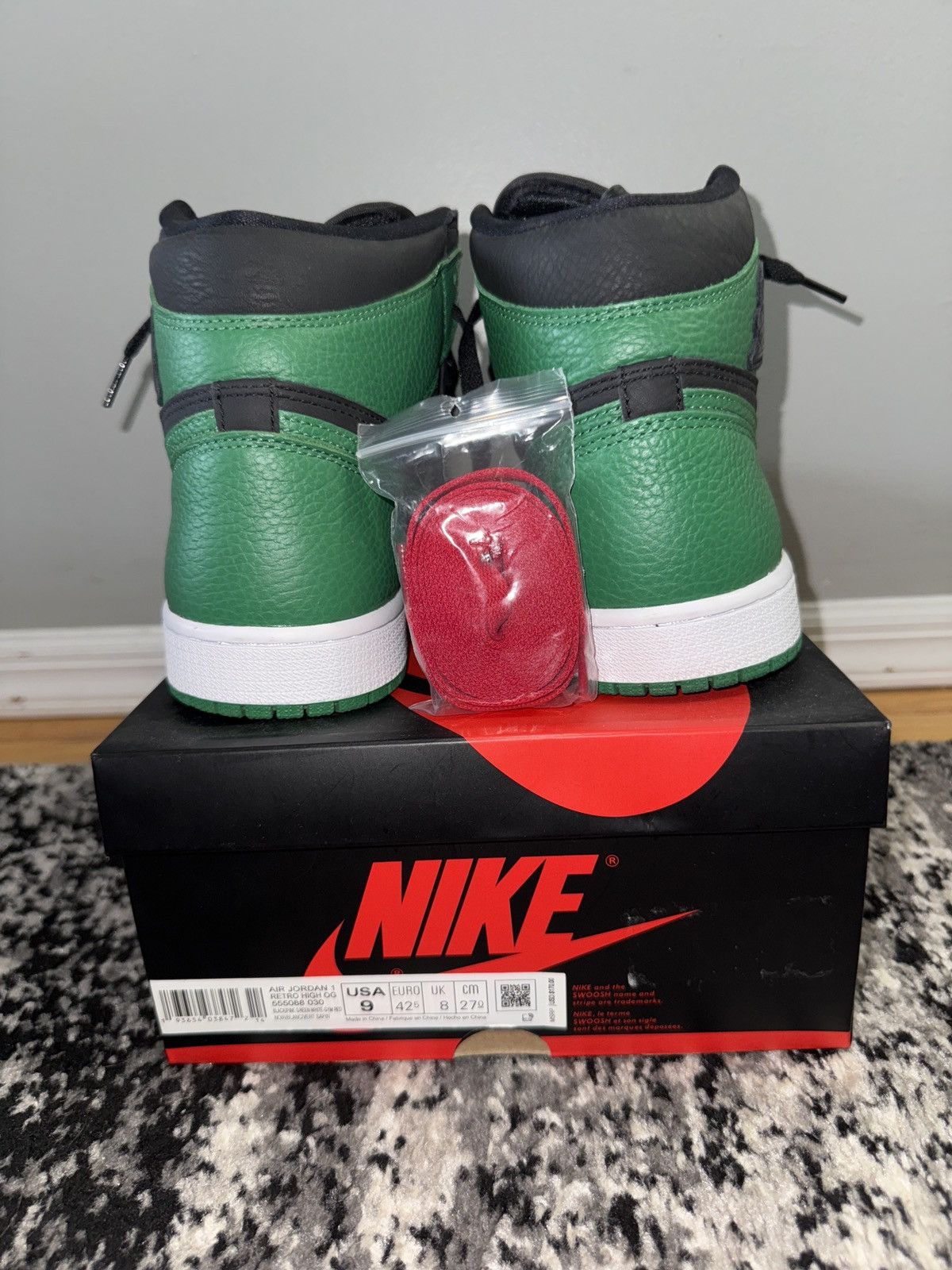 Nike Jordan 1 OG Pine Green Size US 9 / EU 42 - 4 Thumbnail