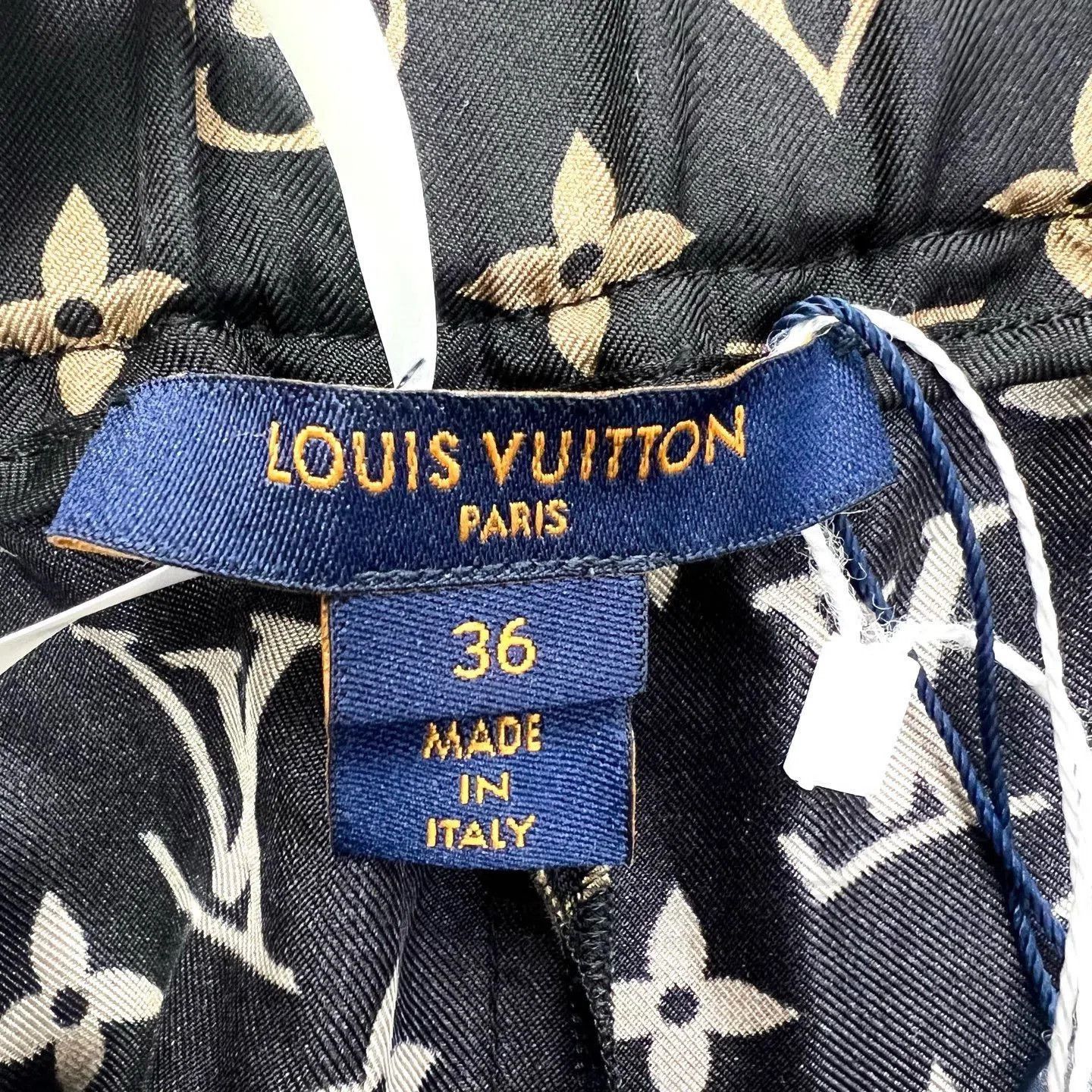 Louis Vuitton LV Classic Monogram Silk Shorts. Size 35" - 5 Thumbnail