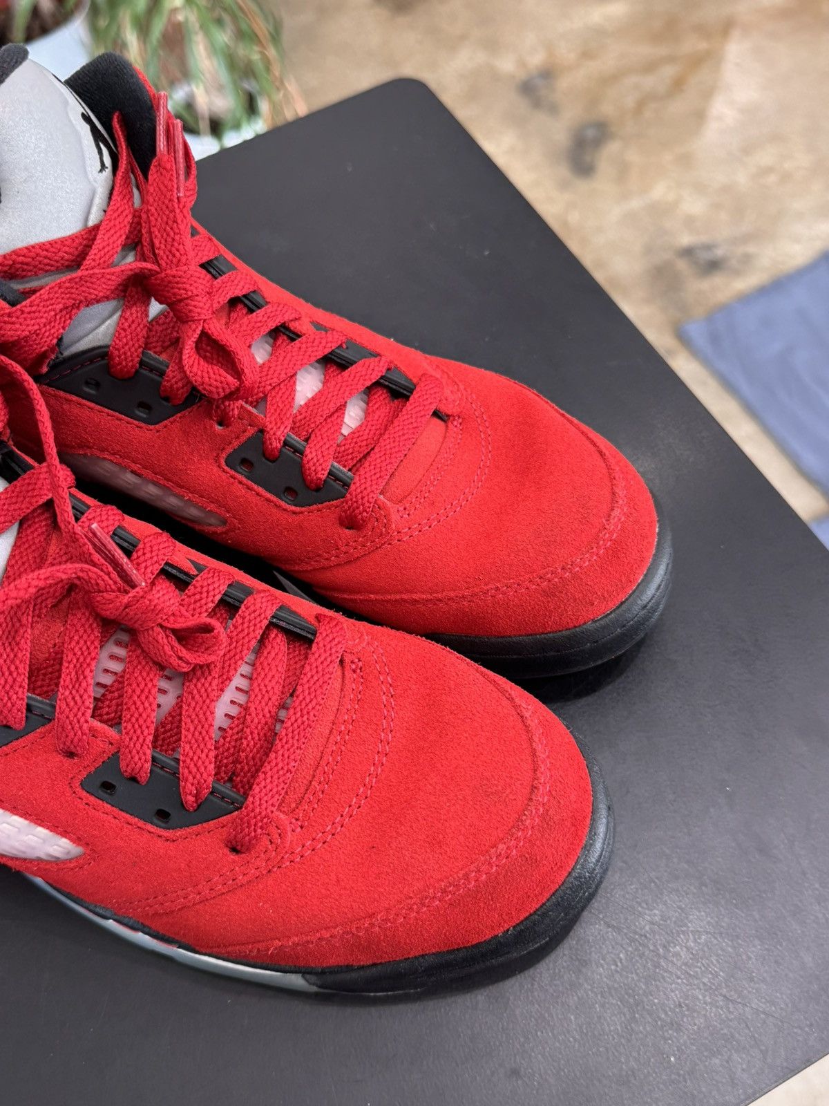 Jordan Brand Air Jordan 5 Raging Bull Size 7Y (2021) Size US 7 / EU 40 - 7 Thumbnail