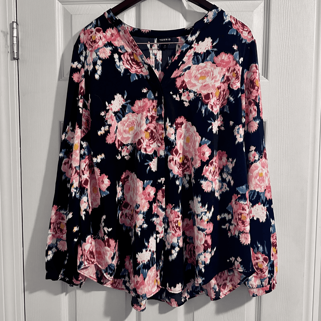 Torrid Torrid Studio Crepe De Chine Button Front Floral Blouse Size XS / US 0-2 / IT 36-38 - 4 Thumbnail