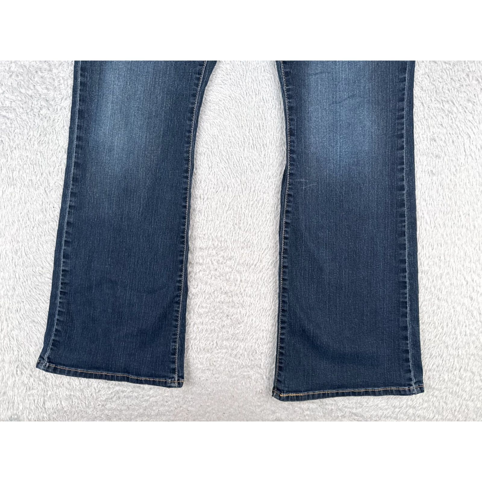 Levi's Levis Jeans Women 18 Blue Denim Mid Rise Bootcut 34x30 Regular Cotton Blend 5-Pocket Design Size 40" / US 18 - 2 Thumbnail