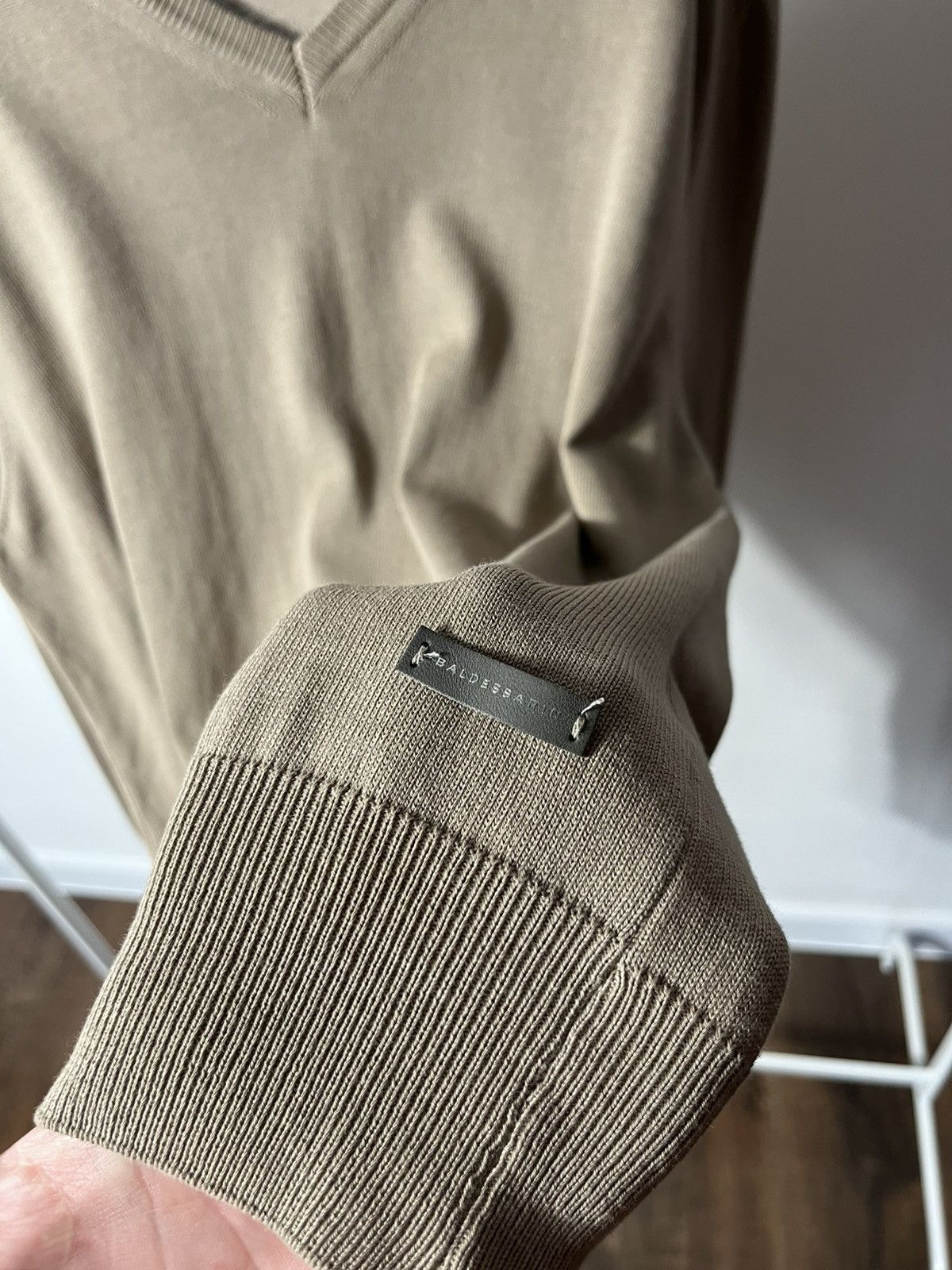 Baldessarini Baldessarini V-Neck Taupe Knit Sweater Made in Italy Size 48 Size US M / EU 48-50 / 2 - 4 Thumbnail