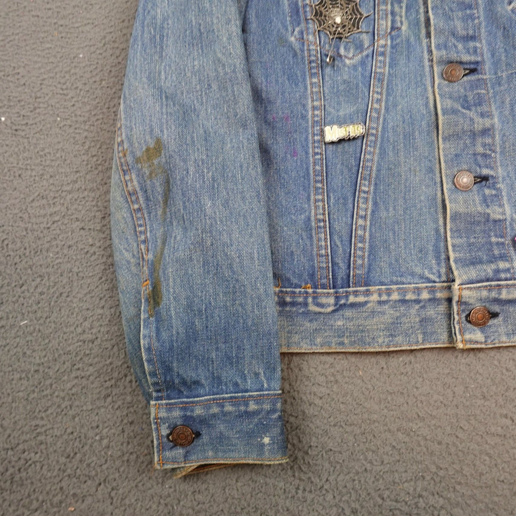 Levi's VINTAGE Levi's Trucker Jacket Mens Medium Blue Denim Band Patches 70s Metal Rock Punk 80s Concert Casual Mens Size US M / EU 48-50 / 2 - 3 Thumbnail