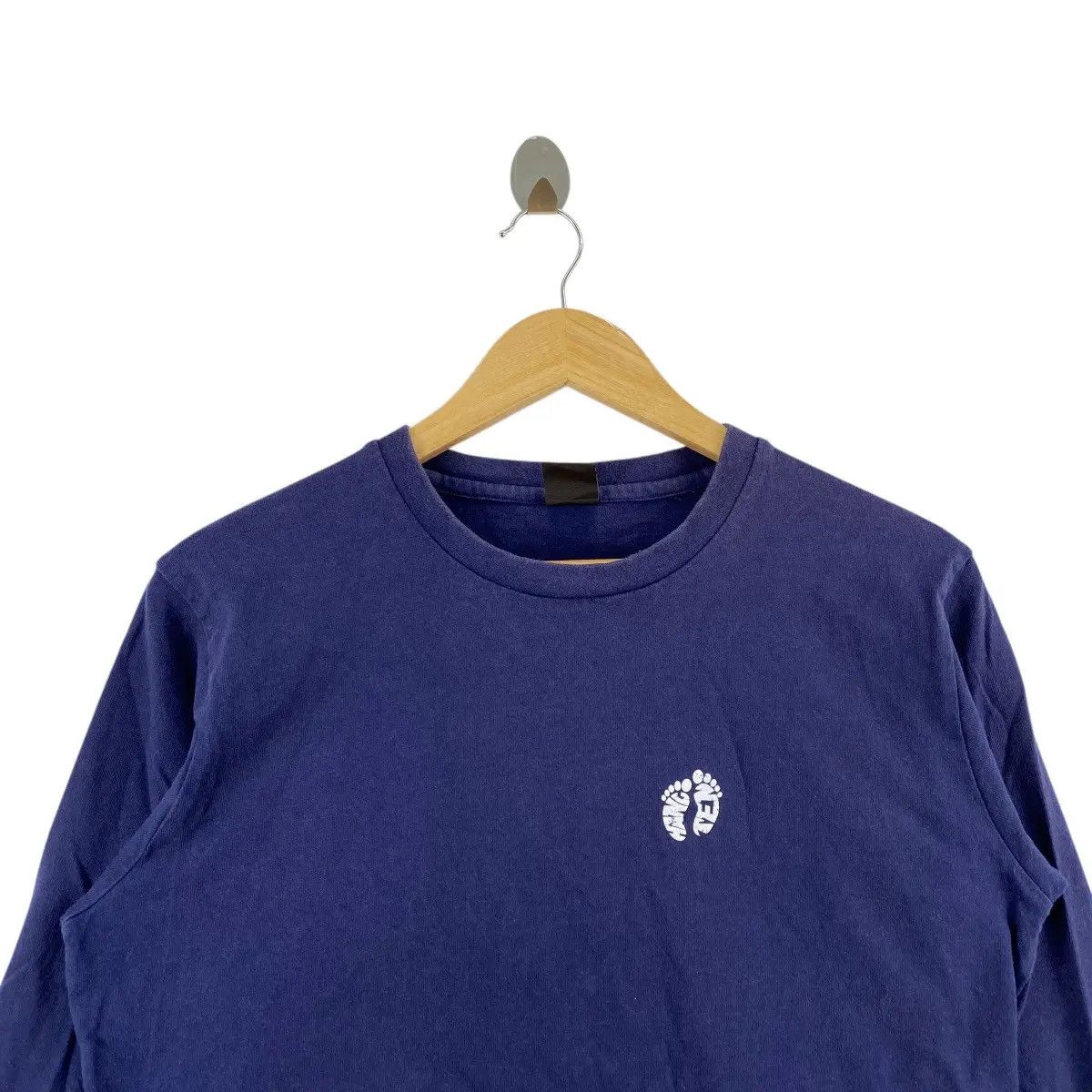 Hang Ten Vintage HANG TEN SURF Unique Things Embossed Logo Tee Shirt Size US L / EU 52-54 / 3 - 4 Thumbnail