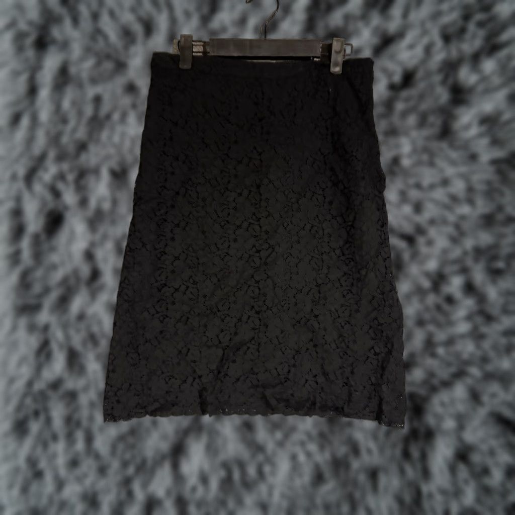 Banana Republic VINTAGE Banana Republic Skirt Size 6 Lace Feminine Coquette Office Romantic Y2K Black Knee Length Pencil Women Mens? Size 28" / US 6 / IT 42 - 1 Thumbnail