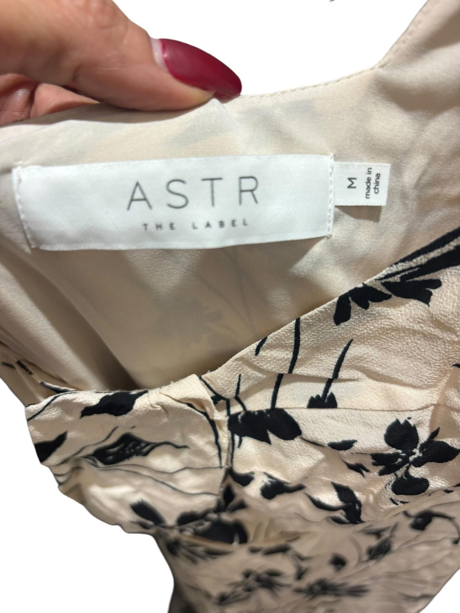 Other Astr The Label Floral Print Puff Sleeve Mini Dress Medium Size M / US 6-8 / IT 42-44 - 2 Thumbnail