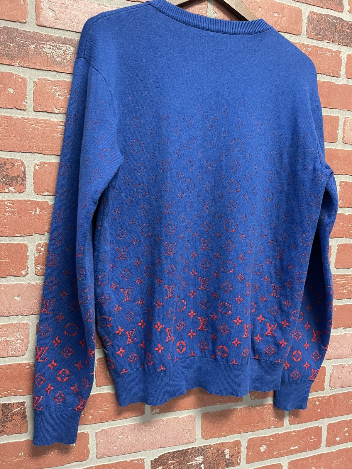 Louis Vuitton Size S - Louis Vuitton Gradient Monogram Sweater Very Clean! Size US S / EU 44-46 / 1 - 6 Thumbnail