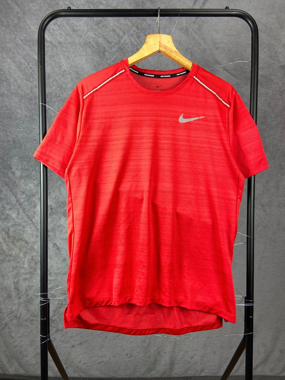 Nike Nike Red Sport Tee / Clean Athletic Daily (L) Size US L / EU 52-54 / 3 - 1 Thumbnail