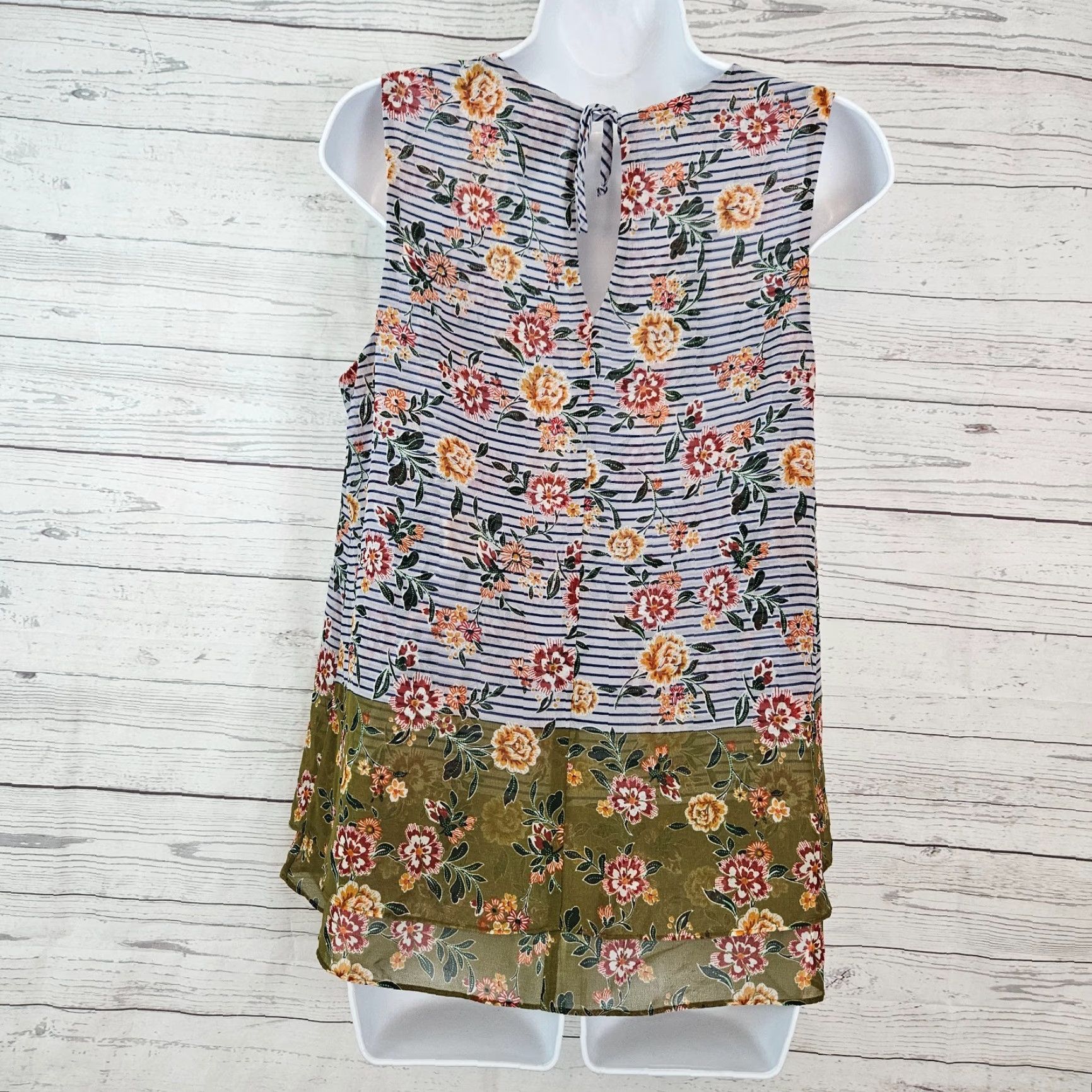 Vintage Cabi Blouse Women's Penelope Top M Green Blue Floral Sleeveless Shirt Casual Spring Summer Fall Womens Size M / US 6-8 / IT 42-44 - 3 Thumbnail