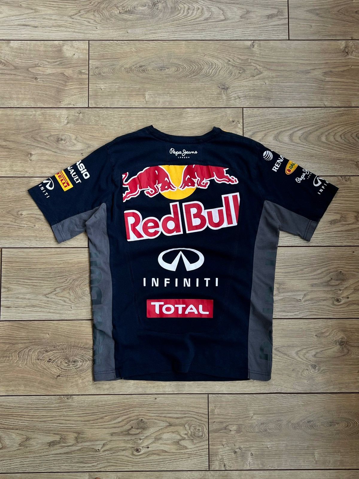 Formula 1 Vintage Red Bull Racing T-Shirt Formula One Pepe Jeans Size US L / EU 52-54 / 3 - 1 Thumbnail