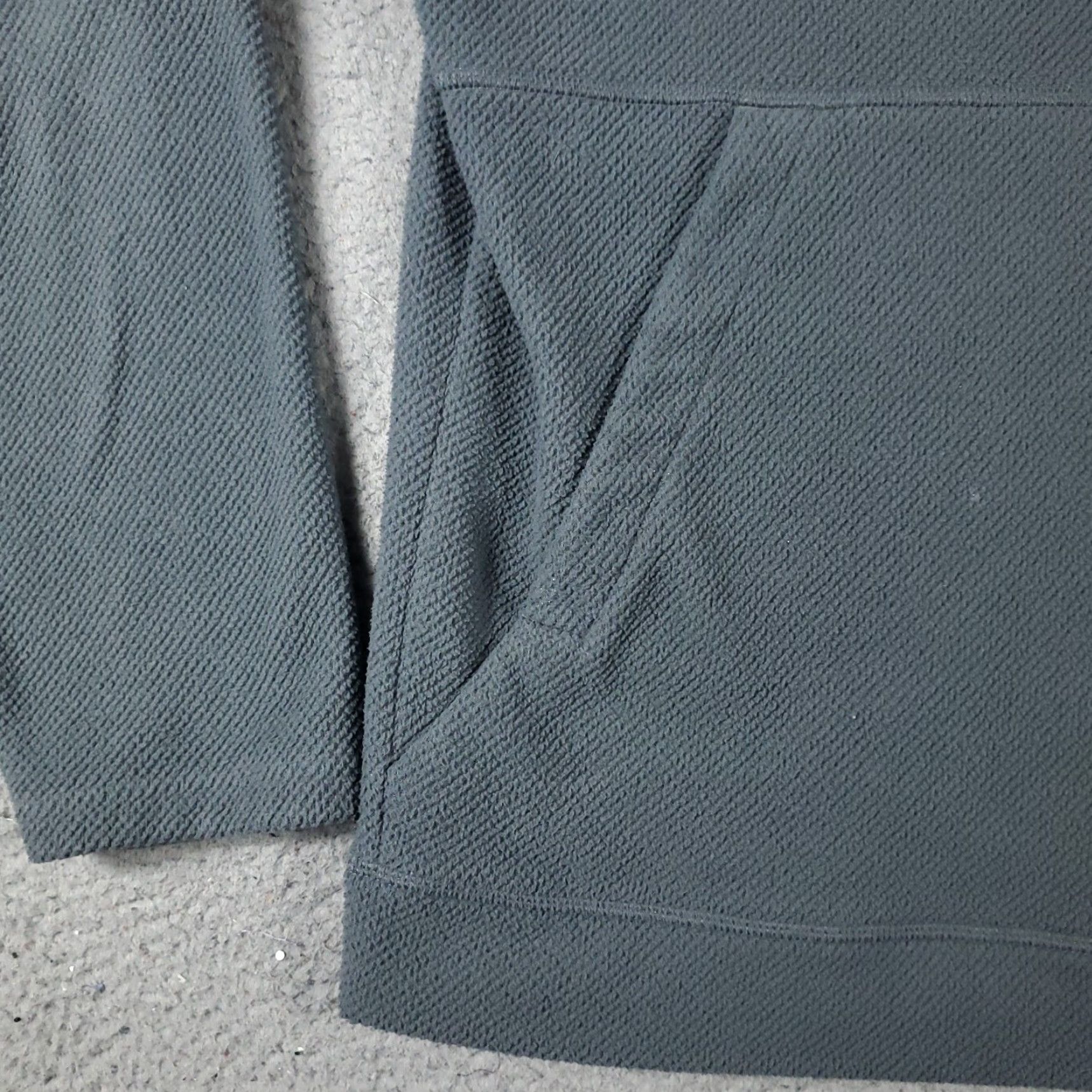 Under Armour VINTAGE Under Armour Hoodie Sweater Pullover Men Large Gray Casual Knit Logo Sports Size US L / EU 52-54 / 3 - 3 Thumbnail