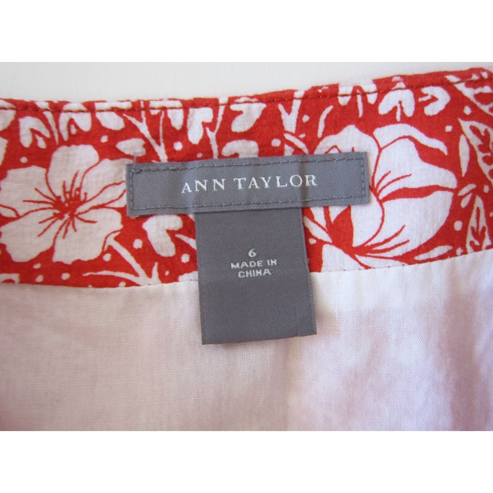 Ann Taylor Ann Taylor Skirt Women 6 Red Cotton Floral Lined A-Line Zip Wrap Knee Length Size 28" / US 6 / IT 42 - 4 Thumbnail