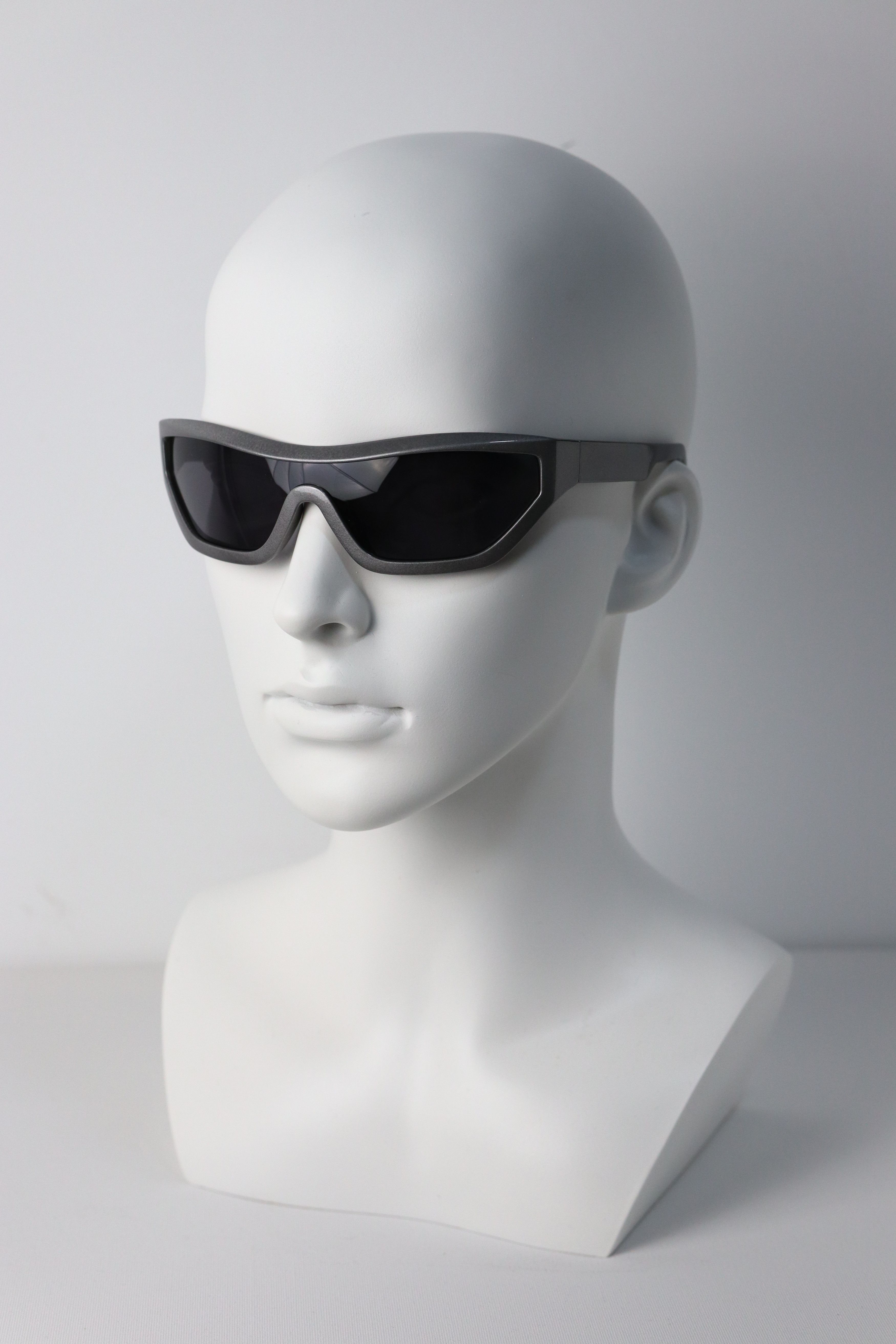 Japanese Brand Y2k Avant Garde Futuristic Rectangle Gunmetal Sunglasses OS Size ONE SIZE - 3 Thumbnail
