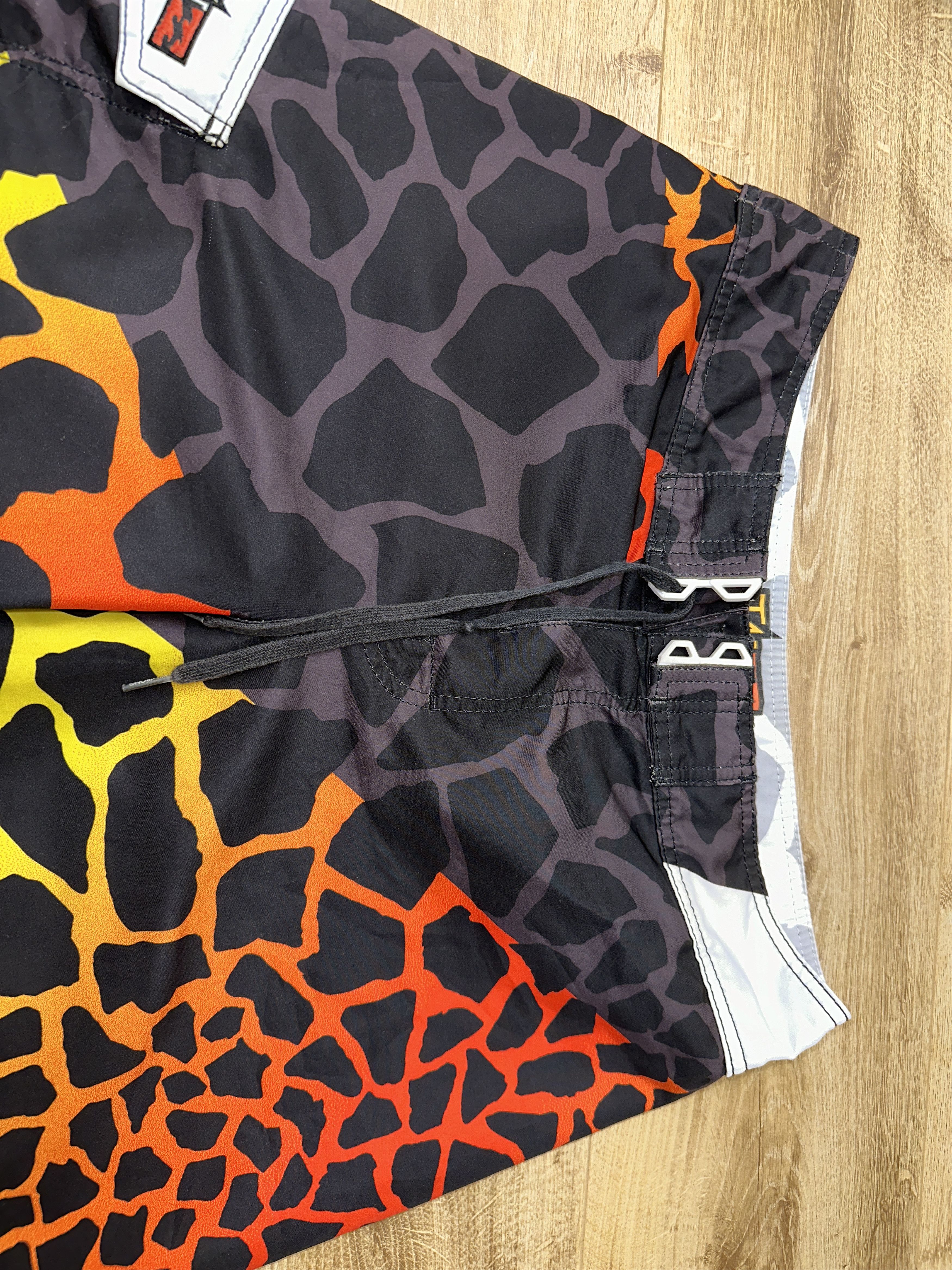 Billabong Billabong Taj Burrow Series Surf Swim Giraffe Print Size 33 Size US 33 - 3 Thumbnail