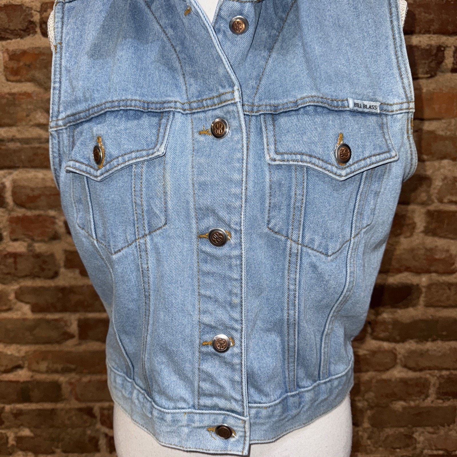 Bill Blass Bill Blass Vintage 90’s Denim Sleeveless Jacket Women’s Sz M Size M / US 6-8 / IT 42-44 - 4 Thumbnail