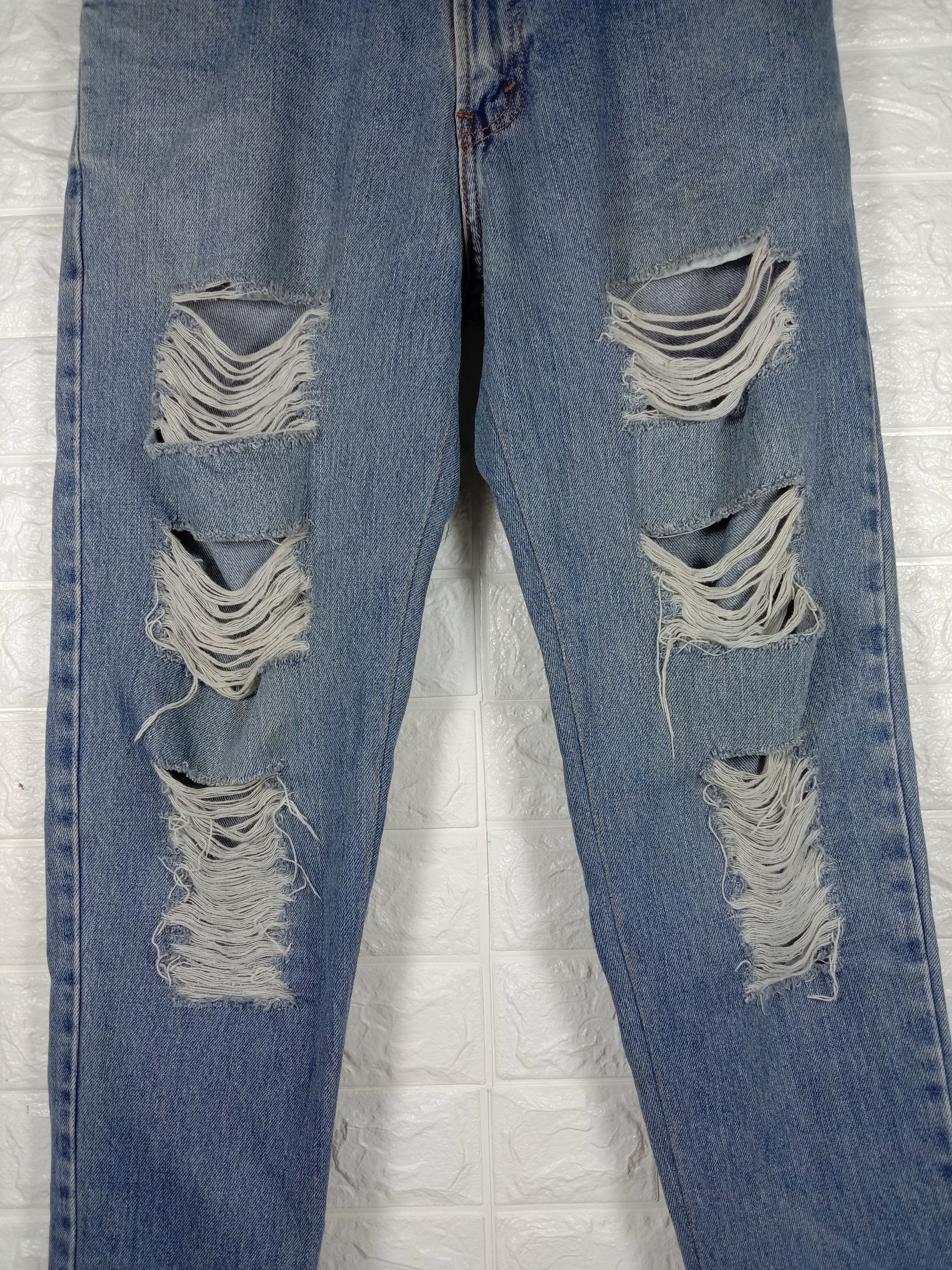 Levi's Vintage Levi's 560 Ripped Jeans Distressed Denim Size US 30 / EU 46 - 3 Thumbnail