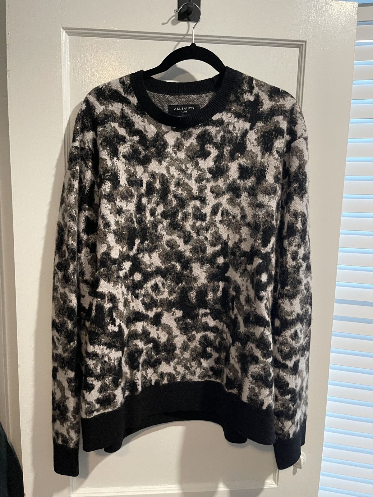 Allsaints AllSaints Oversized Leopard Animal Print Sweater Size Large Size US L / EU 52-54 / 3 - 1 Thumbnail
