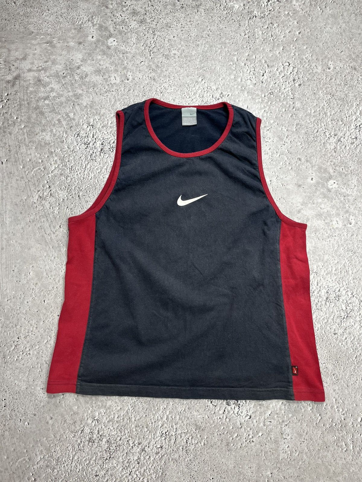 Nike Vintage Nike Tank Top Mens Size L Faded Sleeveless Shirt Size US L / EU 52-54 / 3 - 1 Thumbnail