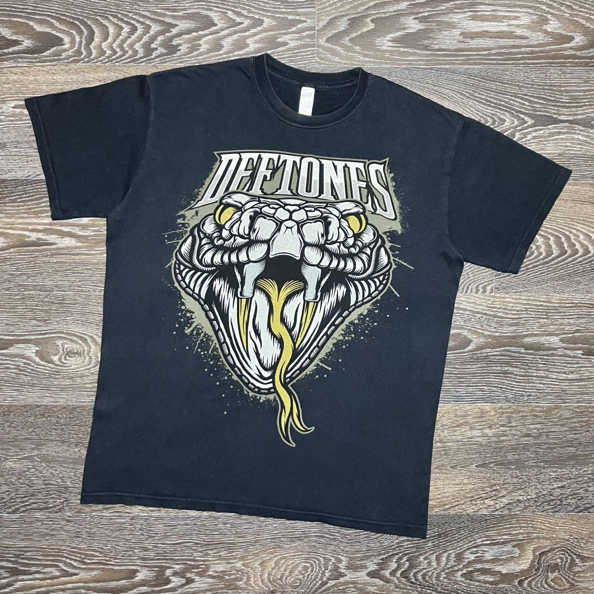 Band Tees 2000s DEFTONES Snake Python Graphic Print T-shirt Size US M / EU 48-50 / 2 - 1 Thumbnail